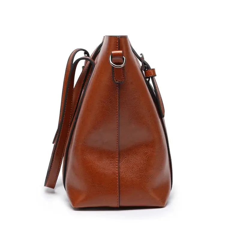 La velour ™  |
  Luxe Classic Faux Leather Shoulder Tote